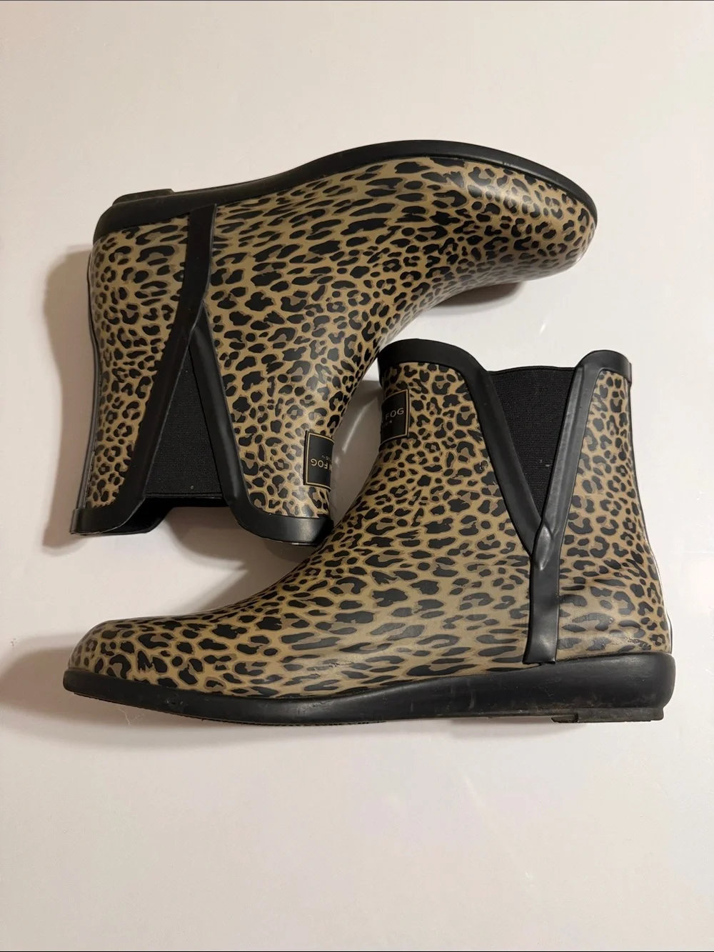 London Fog Leopard-Print Rain Ankle Boots in Tan and Black. Size 8,